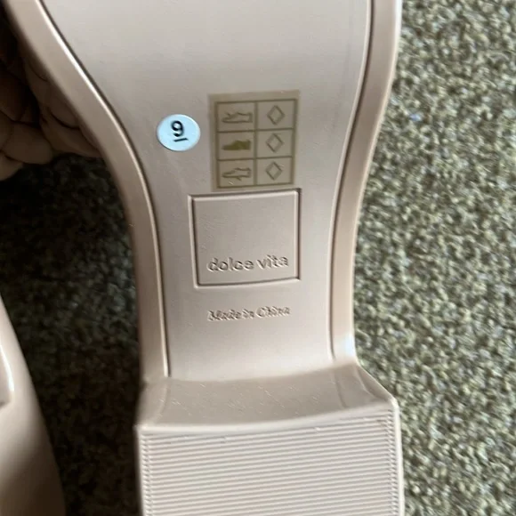 NWOT Dolce Vita Goldy Size 9 - Picture 13 of 16